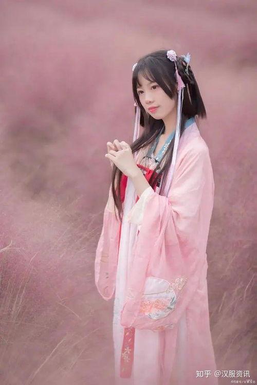 花月谣汉服吃瓜,穿越时空的吃瓜盛宴