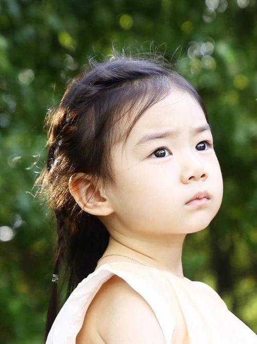 戚薇吃瓜小表妹