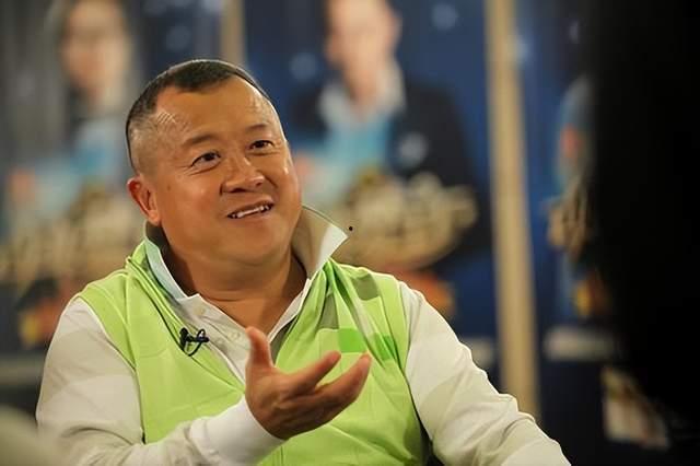 吃瓜曾志伟,曾志伟的娱乐圈风云录