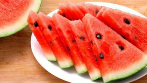 结婚吃瓜视频,甜蜜瞬间！结婚吃瓜视频揭秘婚礼幕后趣事